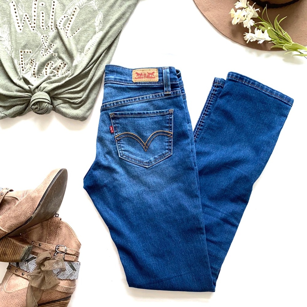 Levi’s Straight Leg Jeans